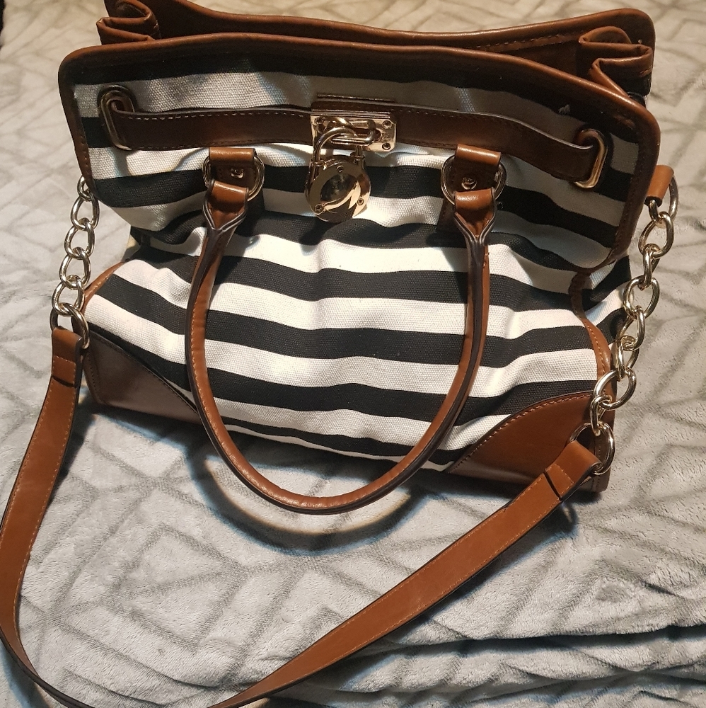 Over the shoulder med size purse